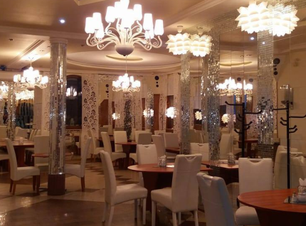 Restaurant interior showcase 1